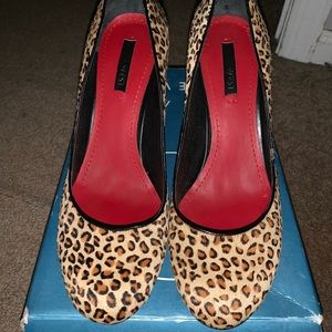 Leopard pony hair pumps